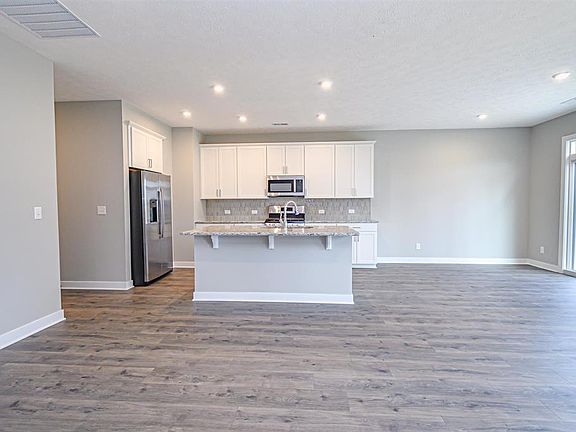 4th image of 975 Onyx Ln