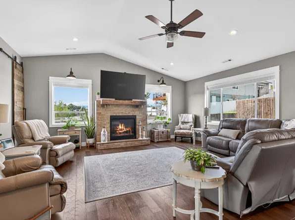 46 Terra Linda Ct, Eagle Point, OR 97524