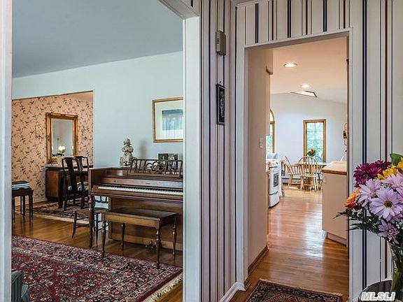 2nd image of 20 Parkview Cir