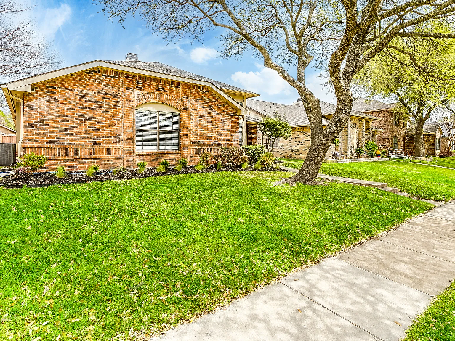 3 bed, 1486 sqft, $2,395 — Photo 3