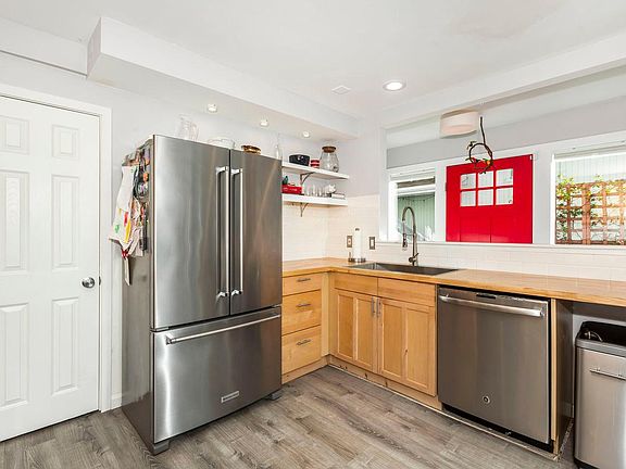 4th image of 2624 46th St