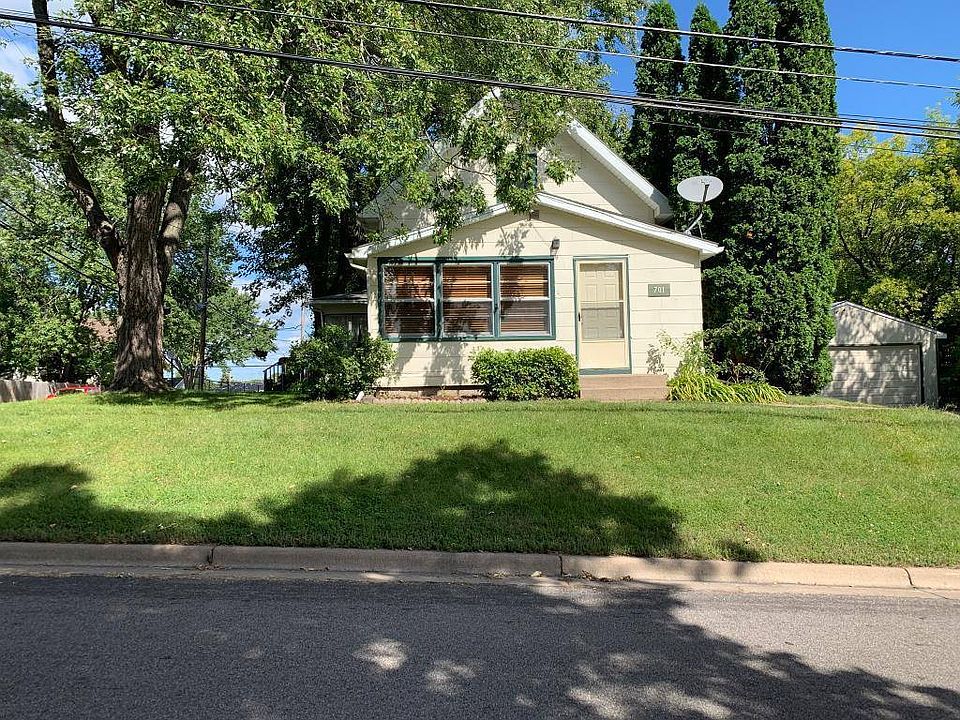 1st image of 701 46 1/2 Ave NE