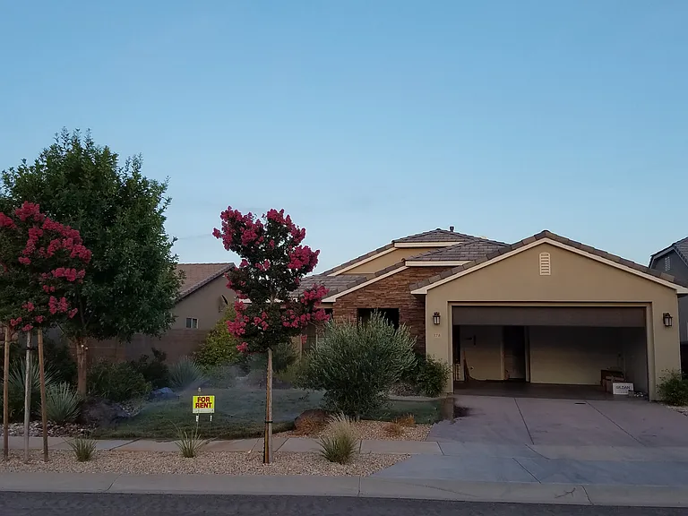 378 N Highland Pkwy — Photo 1