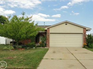 46462 Plum Grove Dr, Macomb, MI 48044