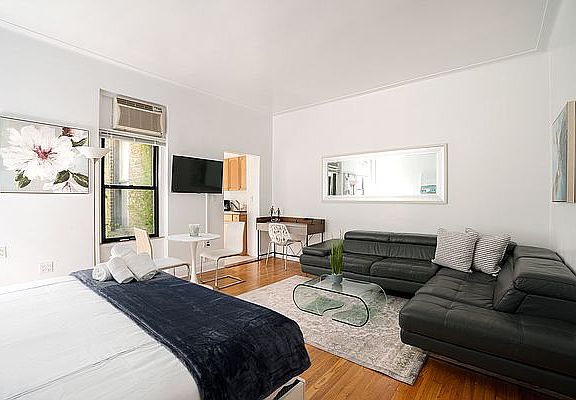 3rd image of 210 W 17th St APT 3C