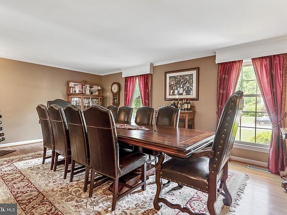 4th image of 4323 Adrienne Dr