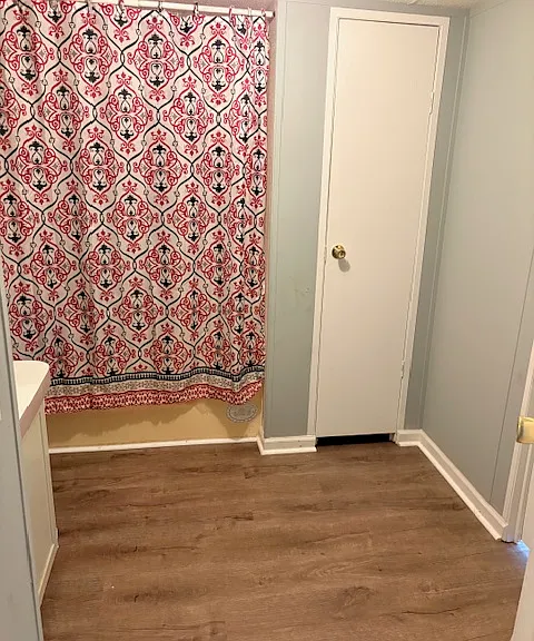 456 E Crusselle St #6 — Photo 2