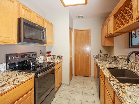 5th image of 1660 Lakeview Terrace UNIT 204F