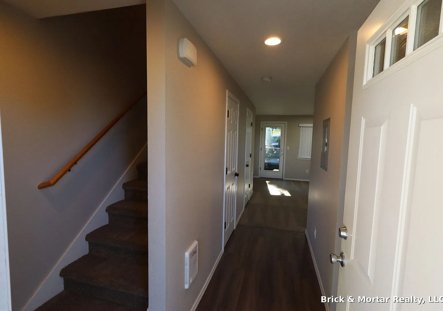 00570- White Rock LLC: 3760-3774 Hawthorne Ave NE — Photo 2