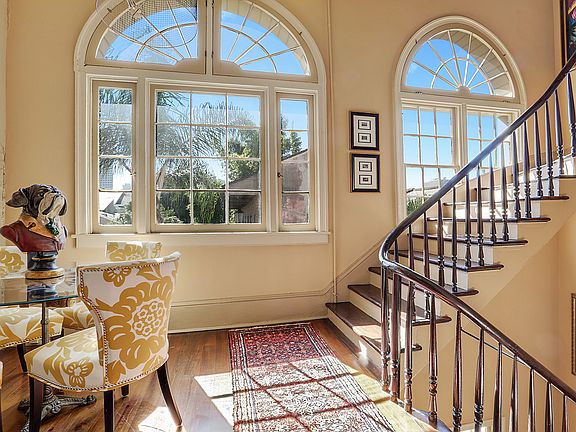 3rd image of 926 Toulouse St
