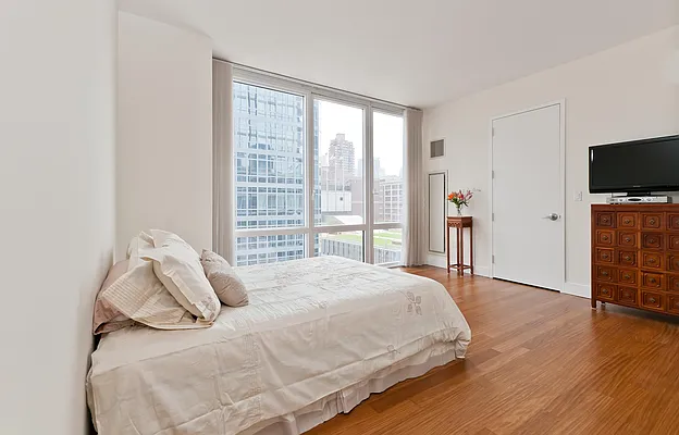 Sold by Nest Seekers International | media 22