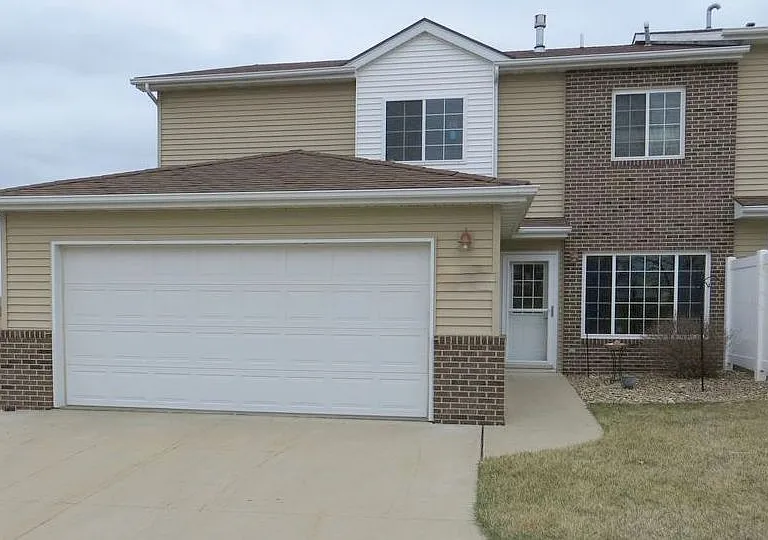 2126 Josie Rdg — Photo 1