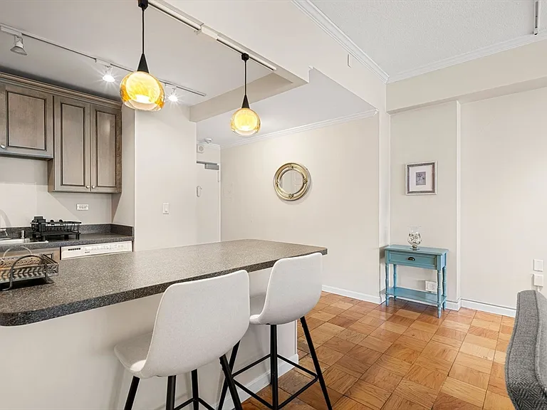 2 Hawthorne Pl #17M — Photo 7