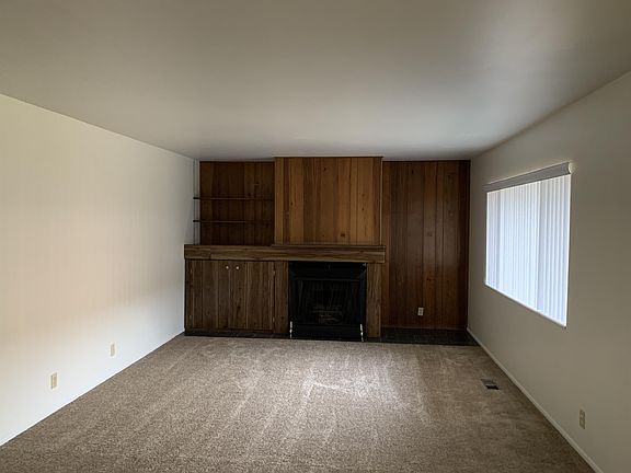 4th image of 765 E Three Ftns Cir