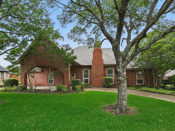 3509 Brookside Ct, Bedford, TX 76021