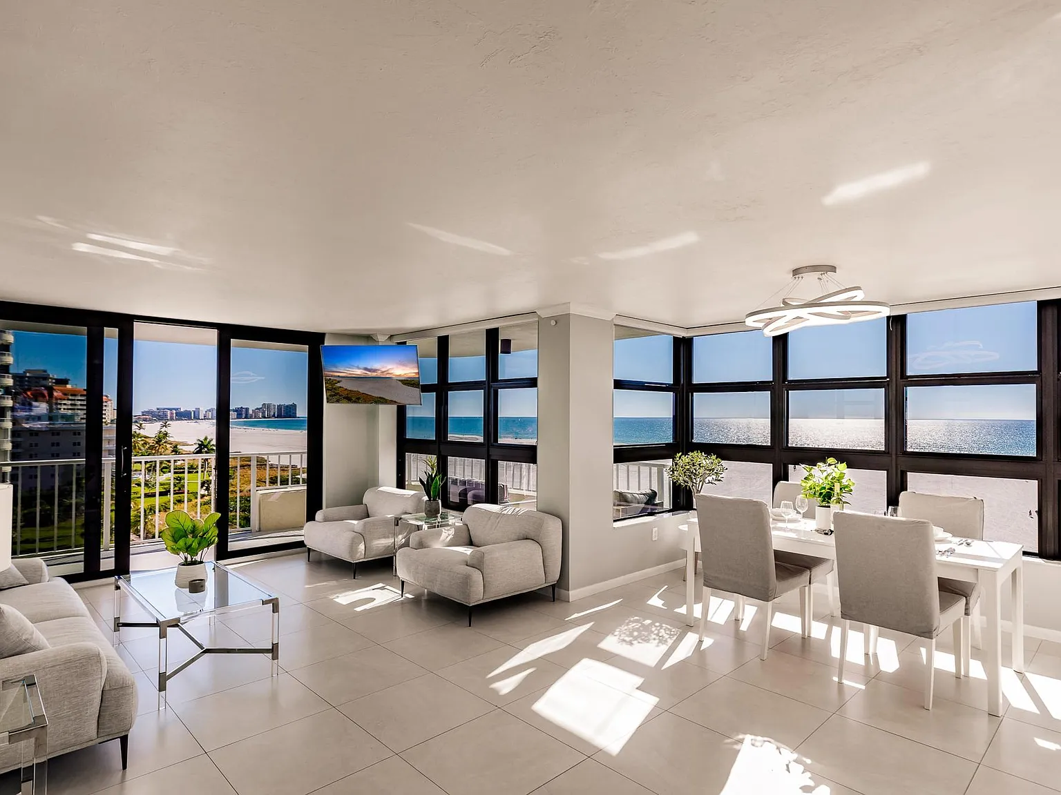 320 Seaview Ct — Photo 1
