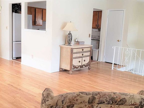 4th image of 609 Stowe Ave