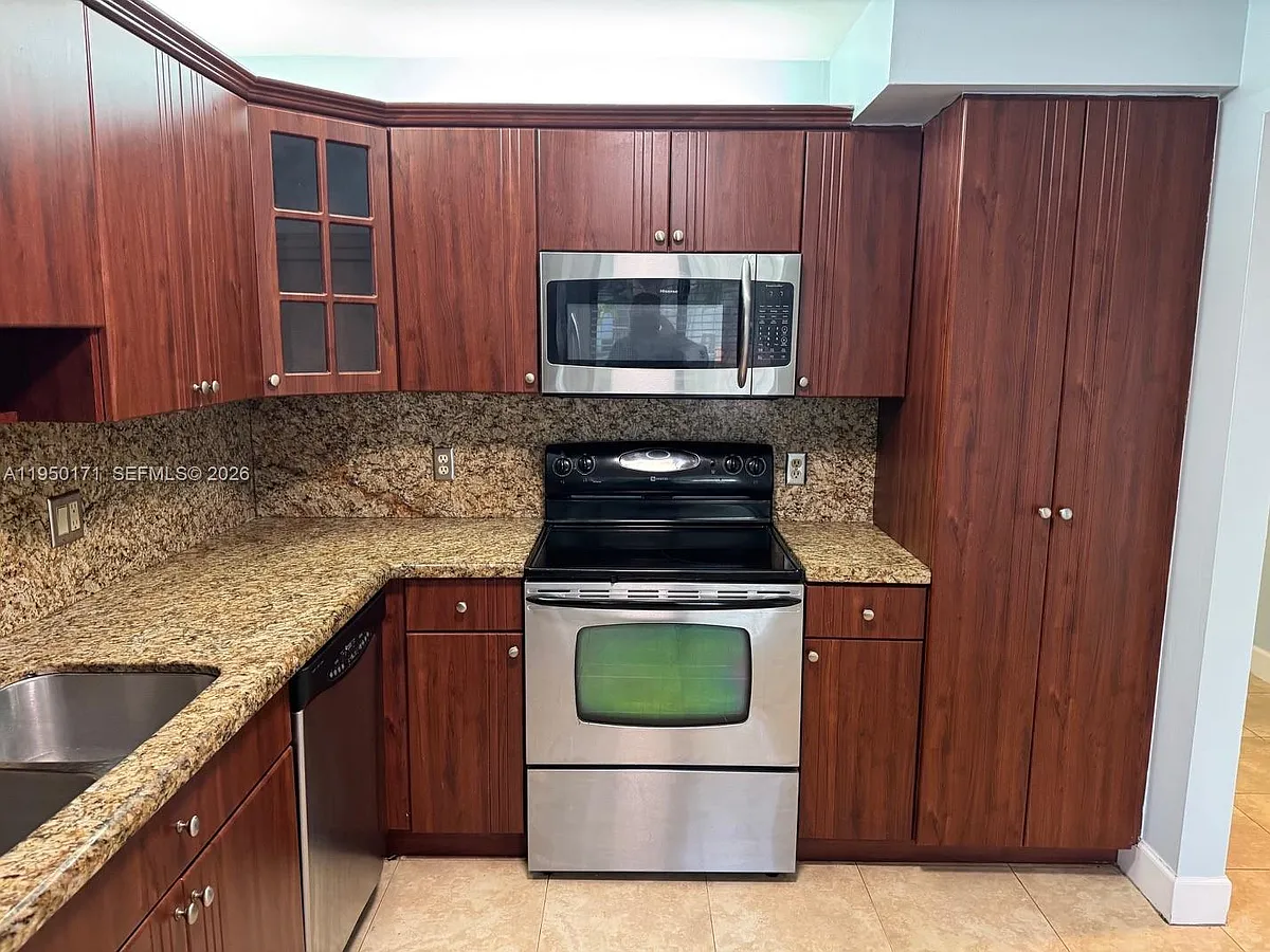 Building Photo - 16541 Blatt Blvd #203