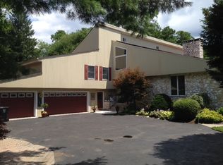 92 Spring Valley Rd, Paramus, NJ 07652