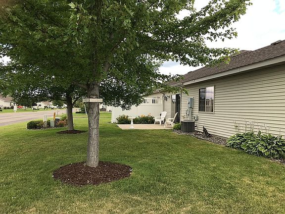 3rd image of 1394 Heritage Ln