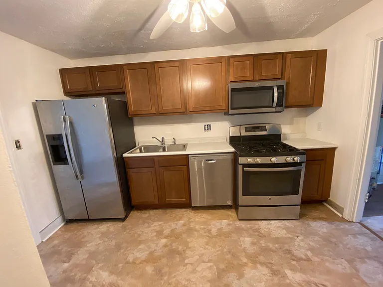 4226 Fordson Way — Photo 3