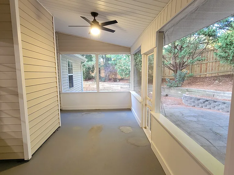 Screen back porch