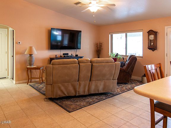 4th image of 3270 Fountain Palm Dr