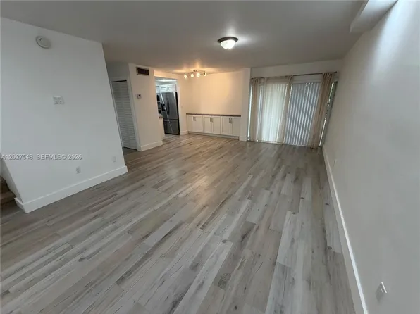 5838 SW 74th Ter APT 118, South Miami, FL 33143