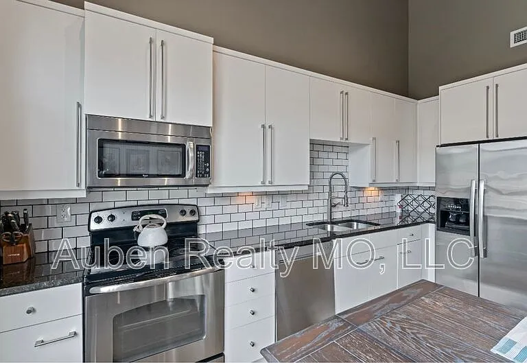 360 W Pershing Rd #330 — Photo 9