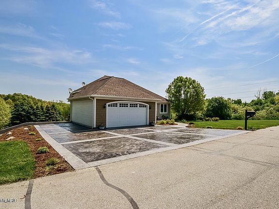 3rd image of 4799 Deerhaven Park Dr