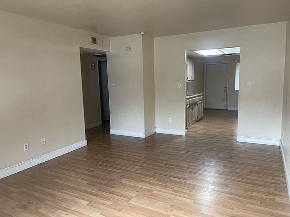 3rd image of 2328 Gurley St #B