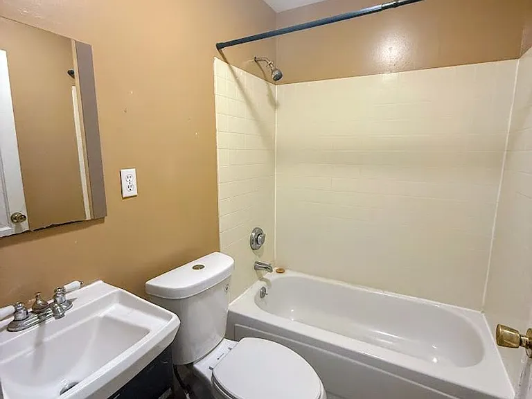 98 Westwood Ave — Photo 9