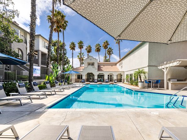 The Colonnade, Palm Desert, CA for lease