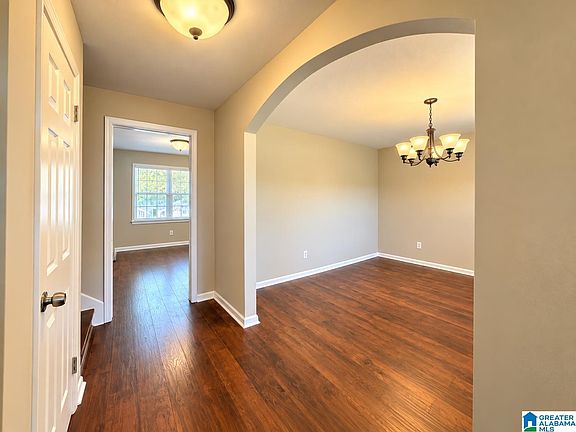 3rd image of 7924 Cresview Dr