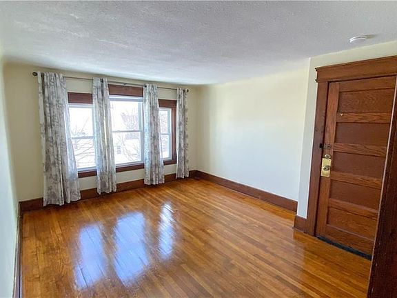 3rd image of 400 Roberts Ave Floor 3