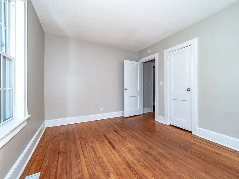 124 Haynsworth St — Photo 5
