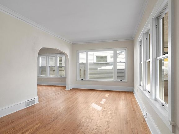3rd image of 931 Charles Ave