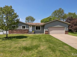 762 Hachmuth Dr NW, Comstock Park, MI 49321