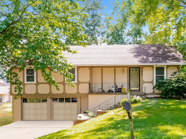 102 Gilbert St, Lansing, KS 66043