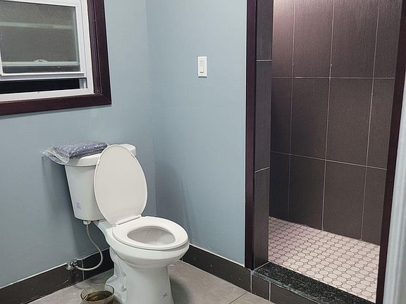 4th image of 740 Bergen Ave APT 3