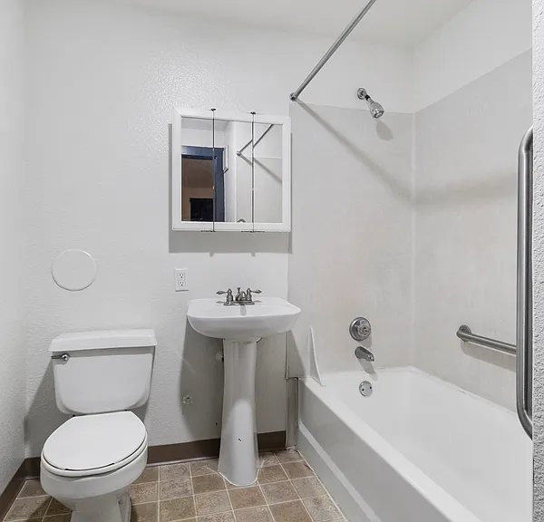Kensington Apartments — Photo 16