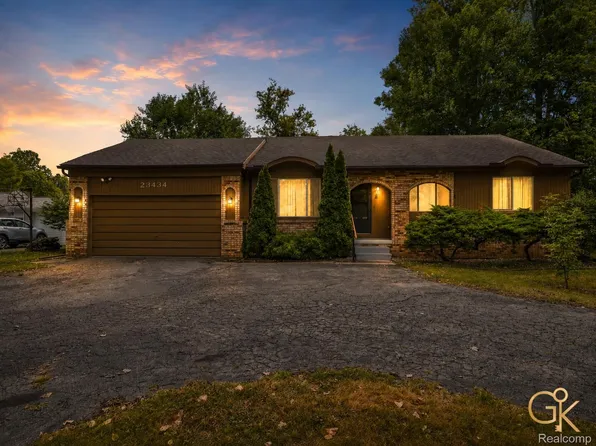 23434 Haynes St, Farmington Hills, MI 48336