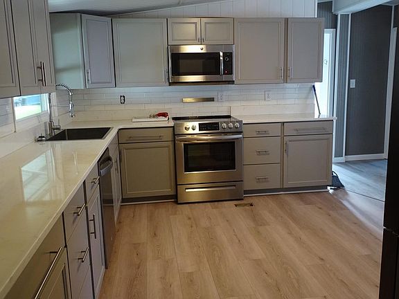 2nd image of 121 Cameo Dr #60