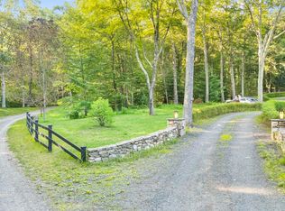 28 Old Ln, Roxbury, CT 06783