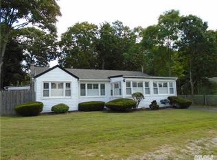 21 Wauwepex Trl, Ridge, NY 11961