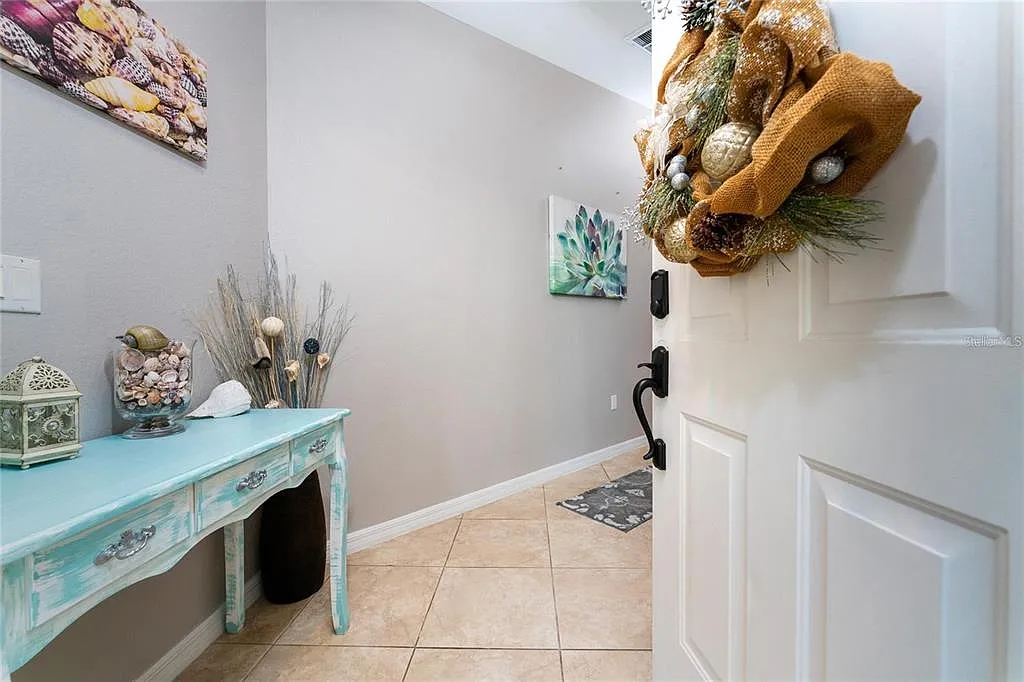 3 bed, 2.0 bath, 1765 sqft, $2,400 — Photo 4