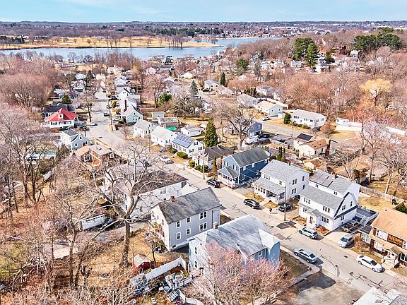 Near the Water - 10 minute walk