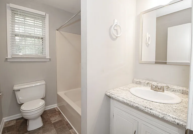 398 Louise Ln — Photo 11