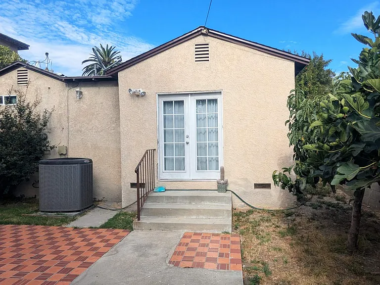 1933 Boca Ave — Photo 10