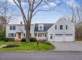 8 Raymond Rd, Falmouth, ME 04105